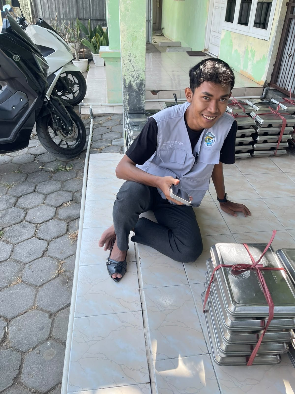 KKN Kelompok 23 Unimus Membantu Kegiatan Berbagi MBG