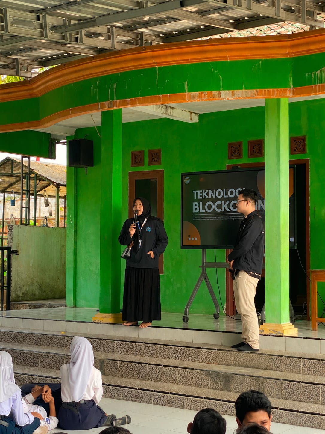 KKN Kelompok 23 Unimus Mengadakan Edukasi Teknologi Blockchain di SMPN 2 Tegowanu