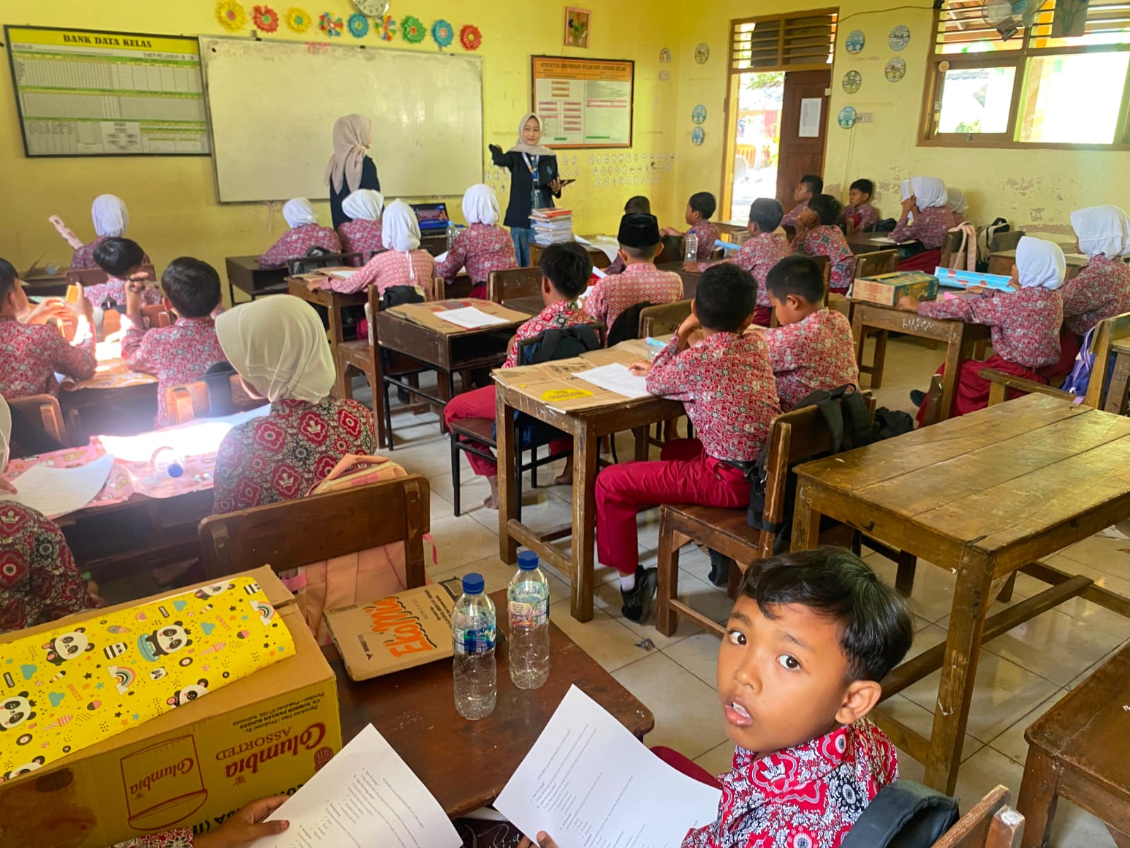 KKN Kelompok 23 Unimus Mengadakan Kegiatan Edukasi Menabung & Membuat Celengan di SDN 1 Curug