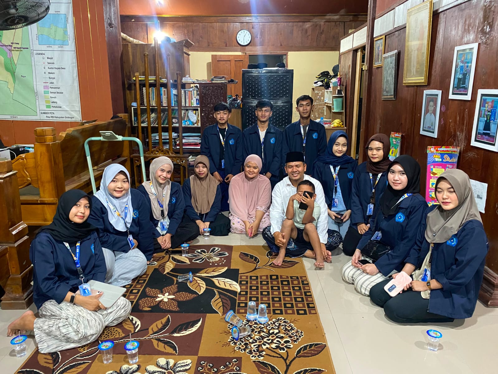 KKN Kelompok 23 Unimus Silaturahmi ke Rumah Mbah Lurah