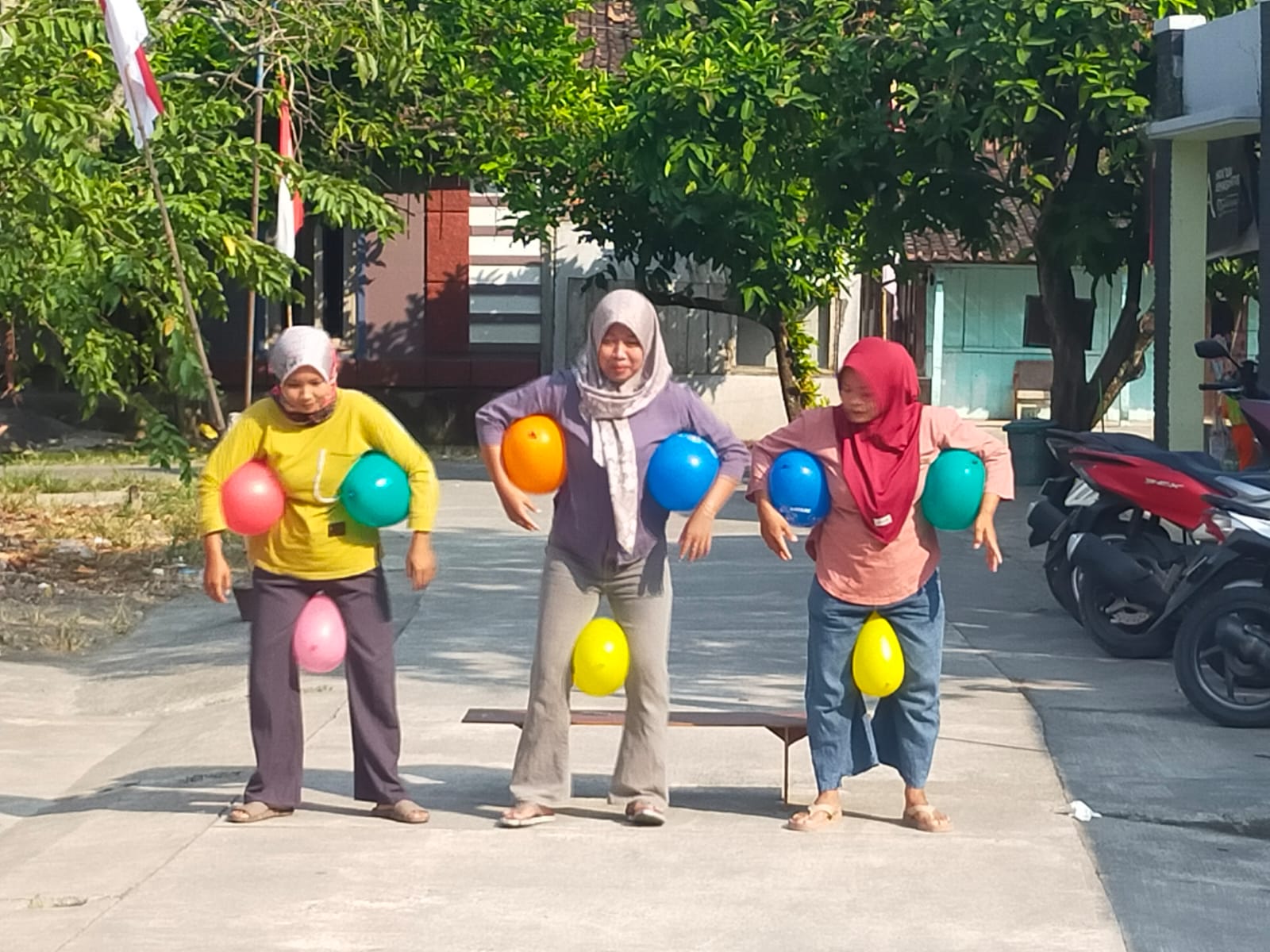 KKN Kelompok 23 Unimus Mengadakan Lomba Balap Balon di Paud Desa Curug
