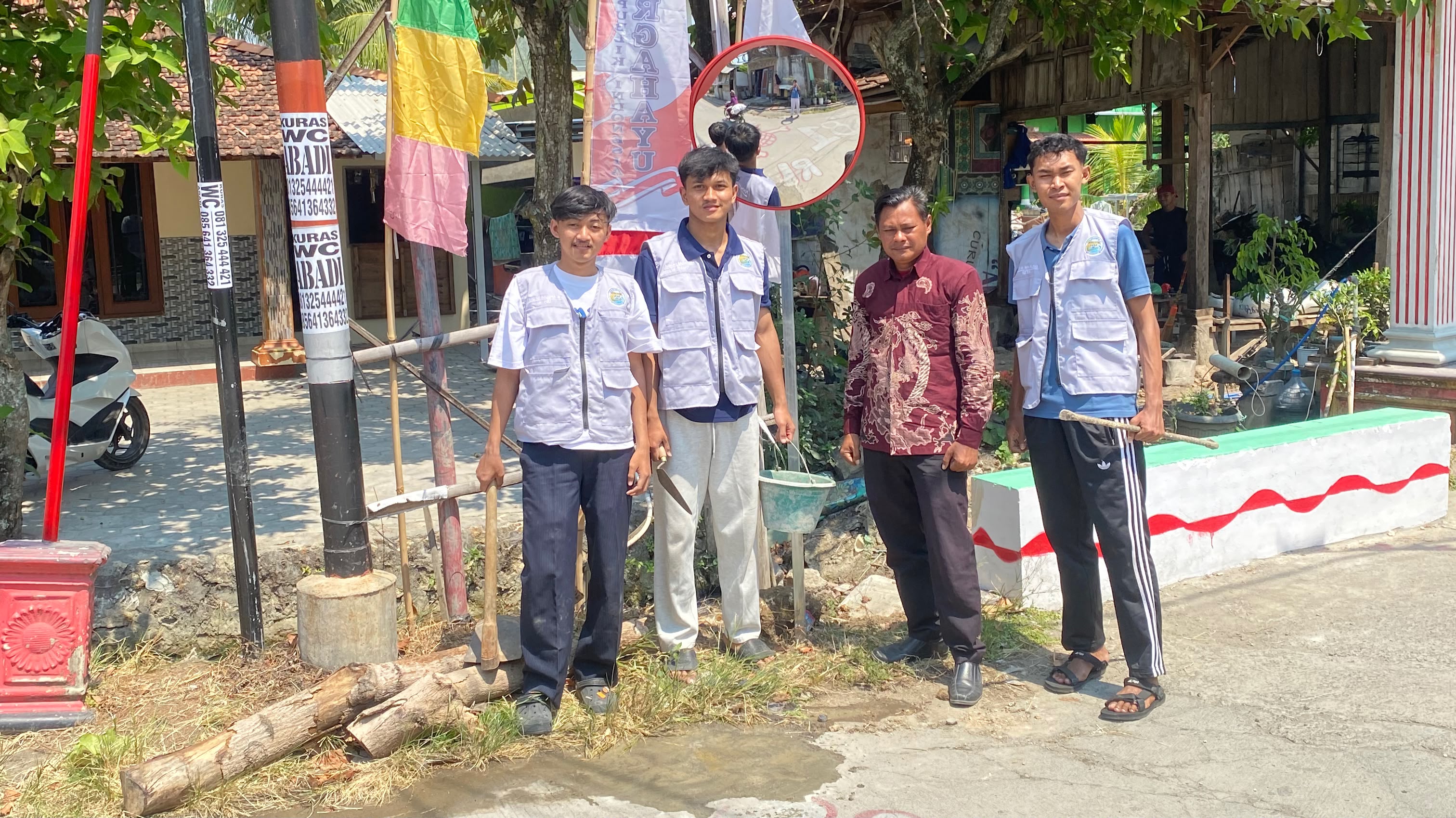 KKN Kelompok 23 Unimus Mengadakan Pemasangan Kaca Tikungan di Desa Curug