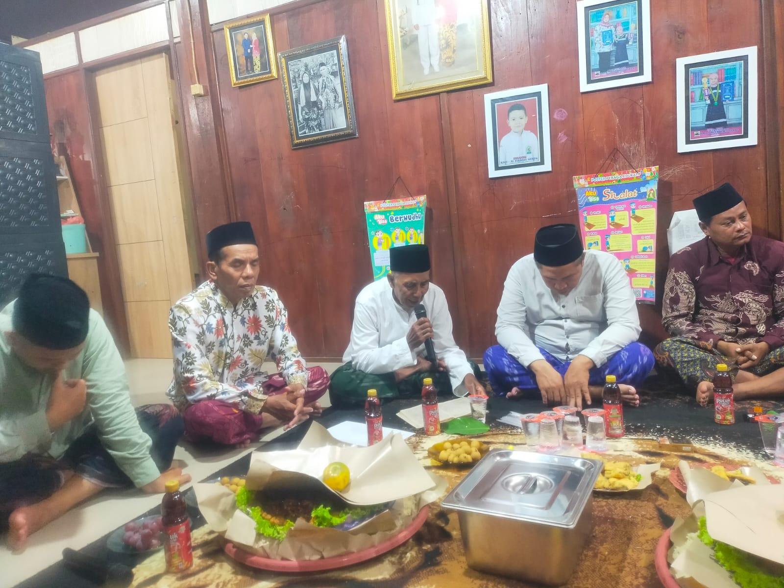 KKN Kelompok 23 Unimus Mengikuti Pengajian di Rumah Mbah Lurah