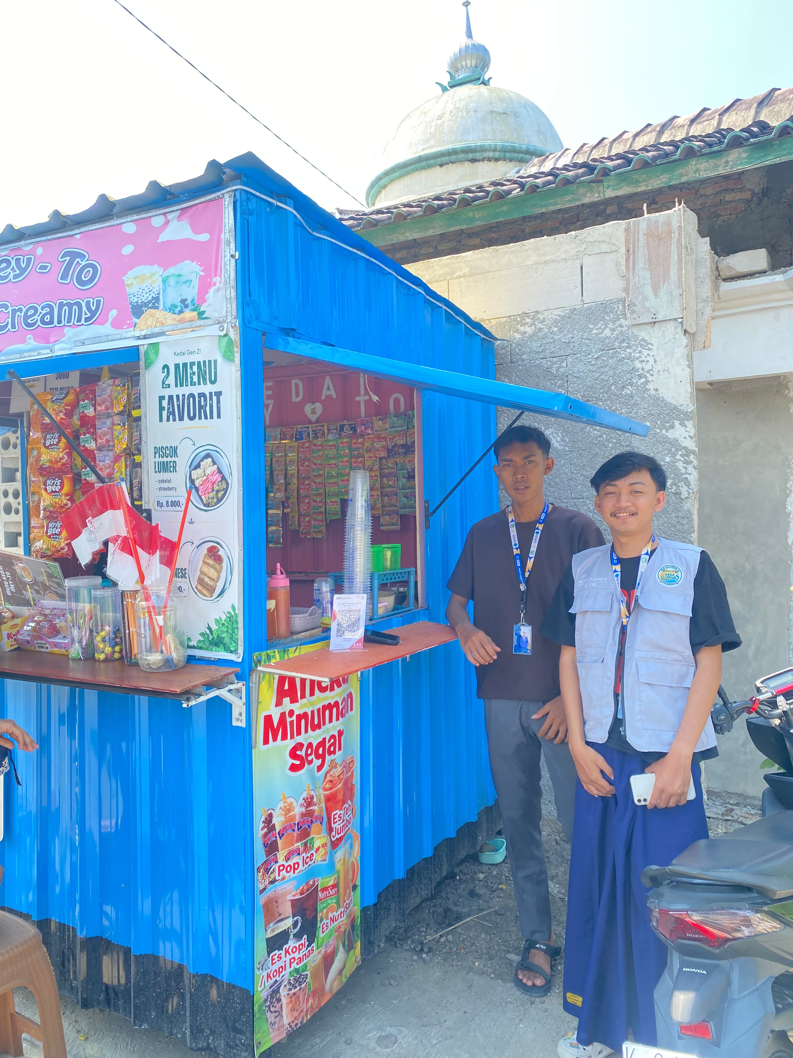 KKN Kelompok 23 Unimus Mengadakan Penbuatan Qris di Warung Es Teh Desa Curug